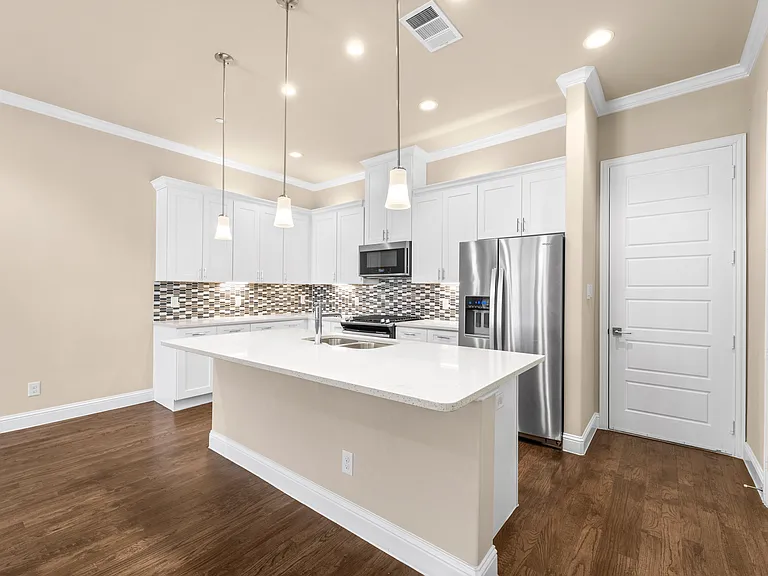 2952 Sheridan Dr — Photo 34