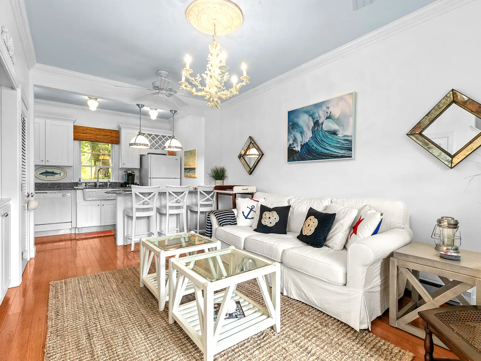 2 bed, 700 sqft, $2,800 — Photo 3