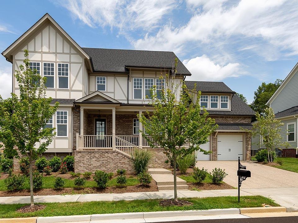 Gorgeous newer home built by Ford Custom Builders located in desirable Lockwood Glen subdivision.
