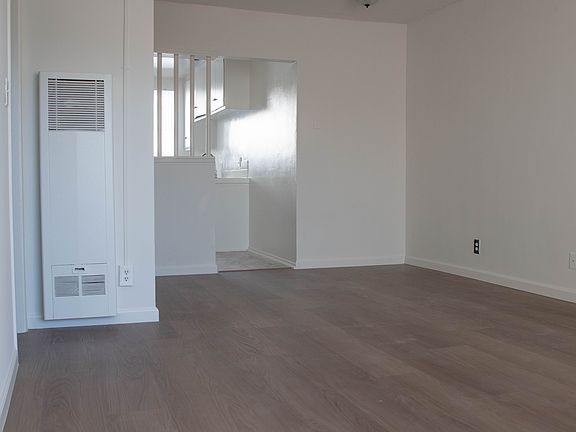 3rd image of 118 N Normandie Ave APT 9