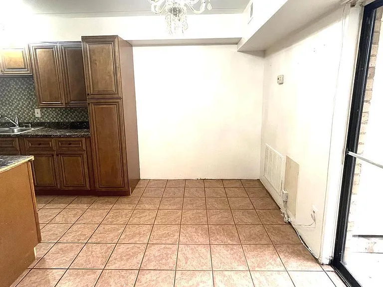 2323 Freetown Ct #2B — Photo 4
