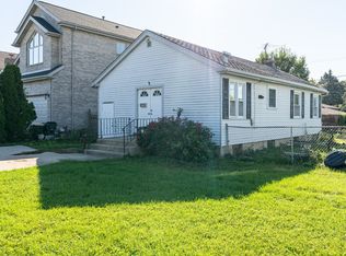 8319 W Ballard Rd, Niles, IL 60714