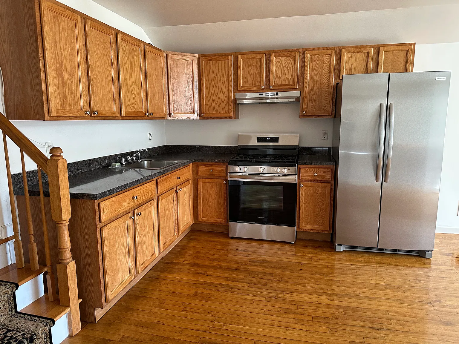 57 Renfrew Pl — Photo 2