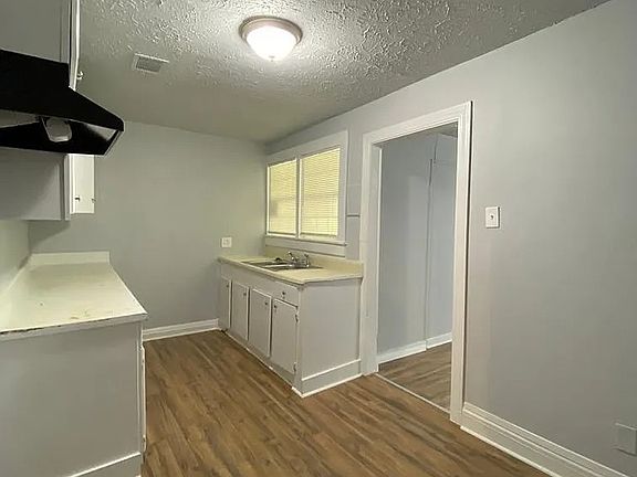 3rd image of 9 Dallas St