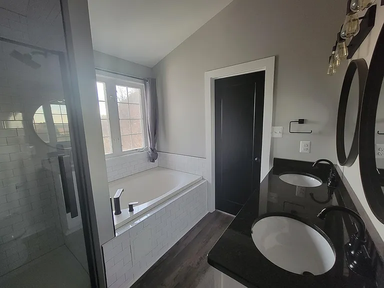 Primary bathroom tub