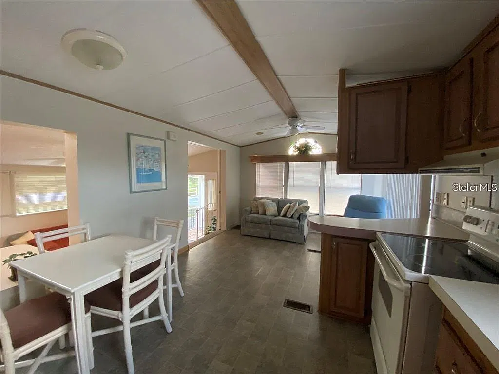 2 bed, 2.0 bath, 480 sqft, $1,100 — Photo 4