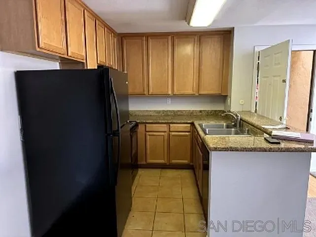 2 bed, 1.0 bath, 784 sqft, $2,795 — Photo 2