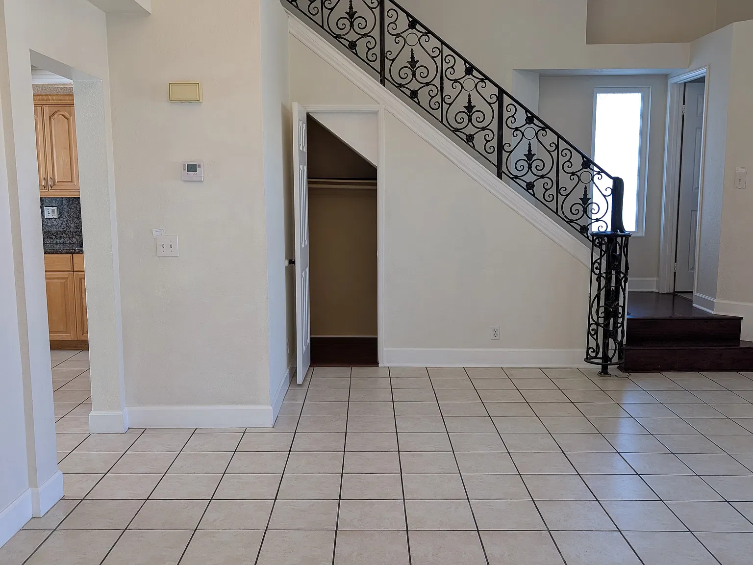 4 bed, 2410 sqft, $4,200 — Photo 2