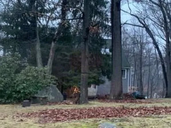 59 Hoadley Creek Cir, Guilford, CT 06437