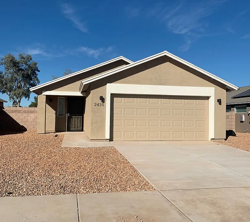 2430 S Clovis Pl