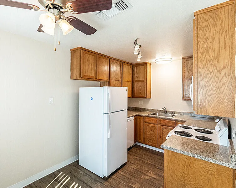 Peachwood Apartments — Photo 2