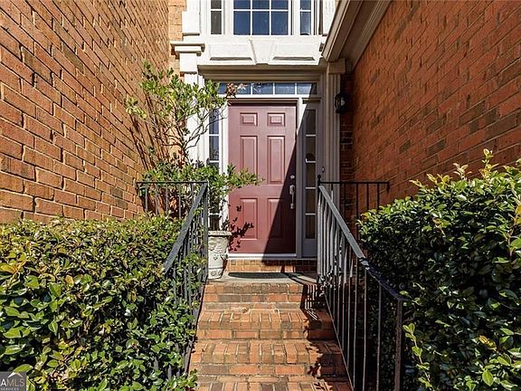 4th image of 935 Lancaster Way