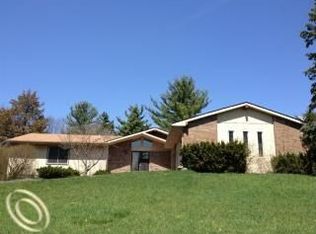 8680 Tamarack Dr, Brighton, MI