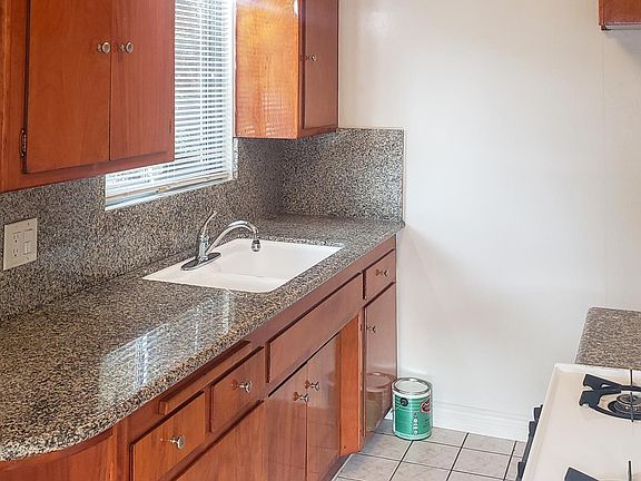 4th image of 445 Cedar Ave APT 1