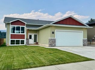 21426 S 29th Ave, Crowsnest Pass, AB T0K0M0