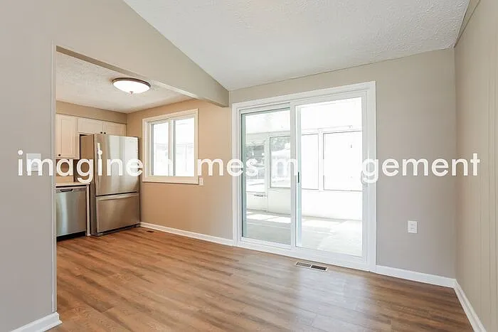 9035 Cambridge Dr — Photo 5