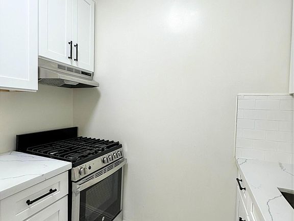 2nd image of 424 Jones St APT 205