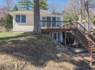 2742 N Peterson Dr, Sanford, MI 48657