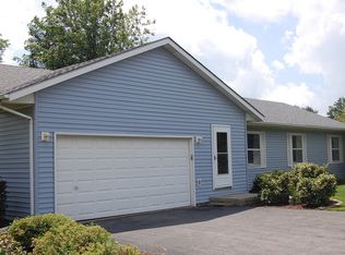 1S738 Greenbriar Dr, Elburn, IL 60119