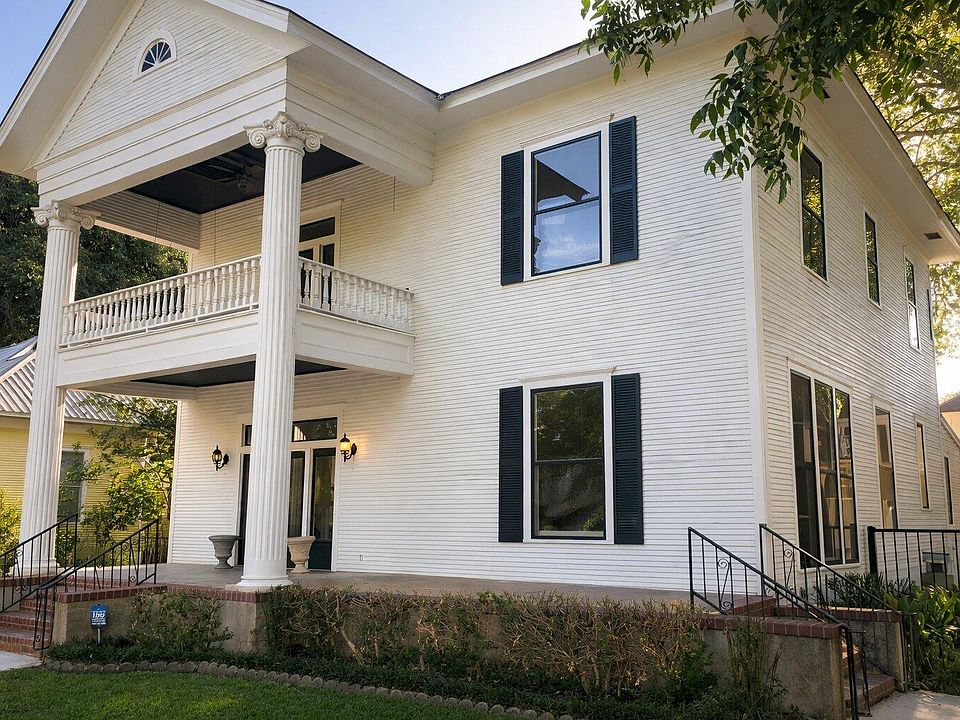 1st image of 307 Burleson St
