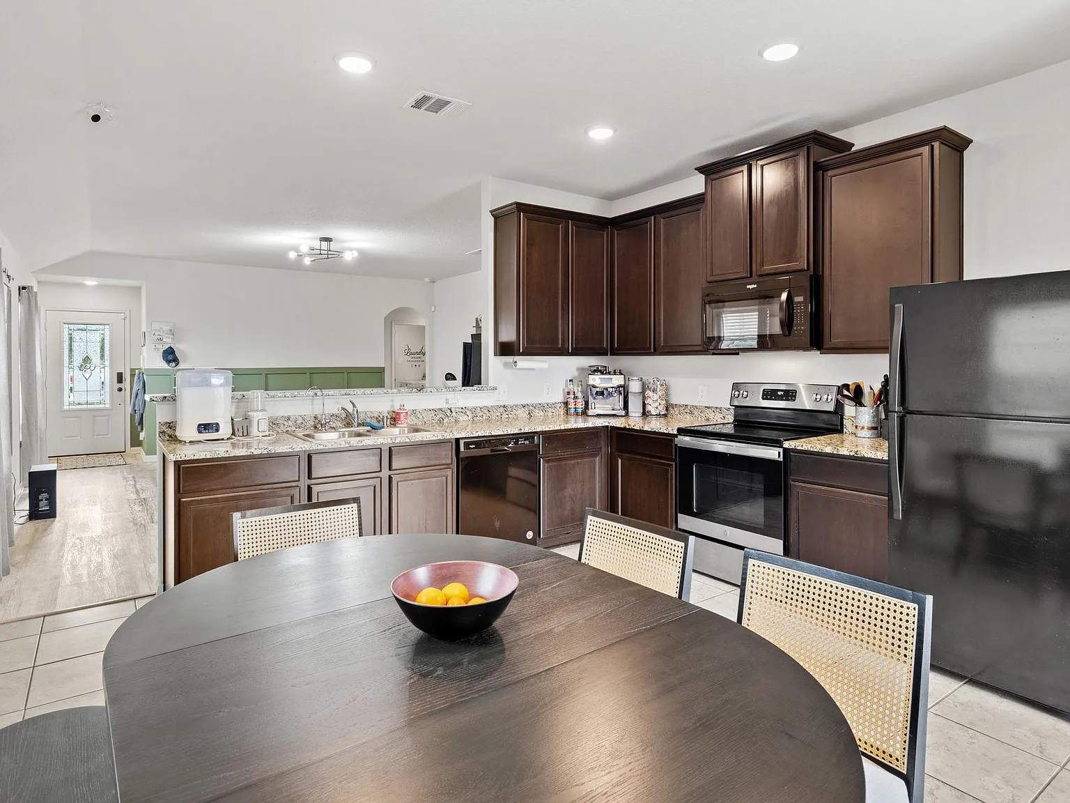 3 bed, 2.0 bath, 1386 sqft, $1,860 — Photo 4