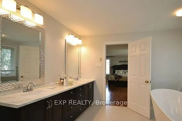 1326 Fontenay Cres — Photo 18