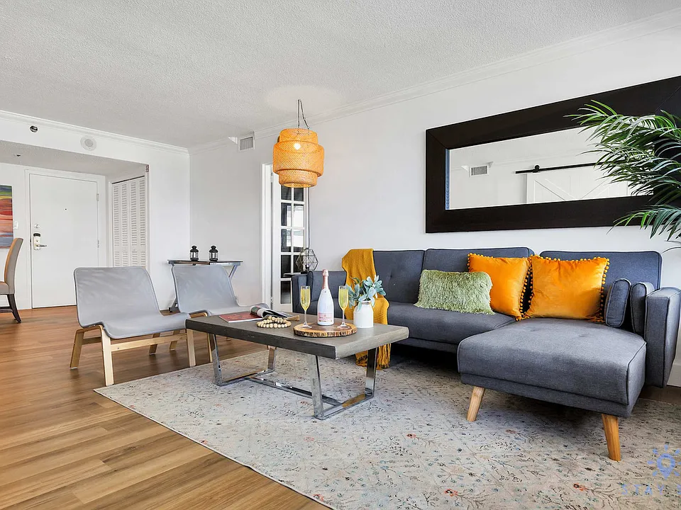 5225 Collins Ave #ID1227482P