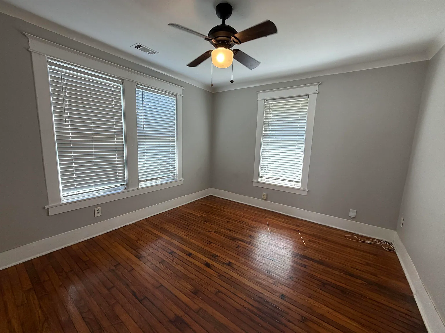 5 bed, 2.0 bath, 1826 sqft, $2,025 — Photo 3