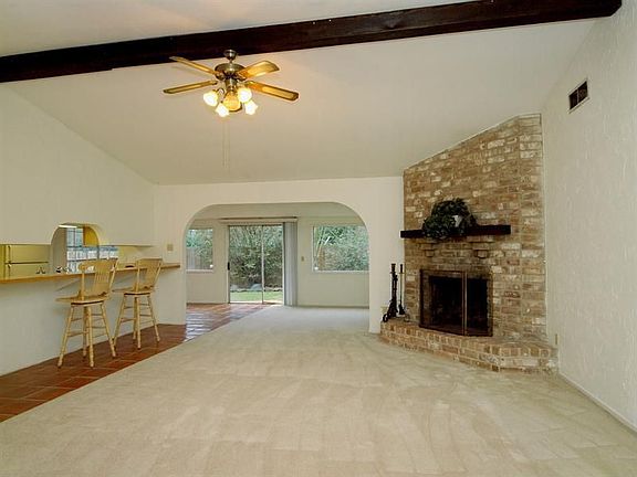 3rd image of 3035 Sycamore Springs Dr
