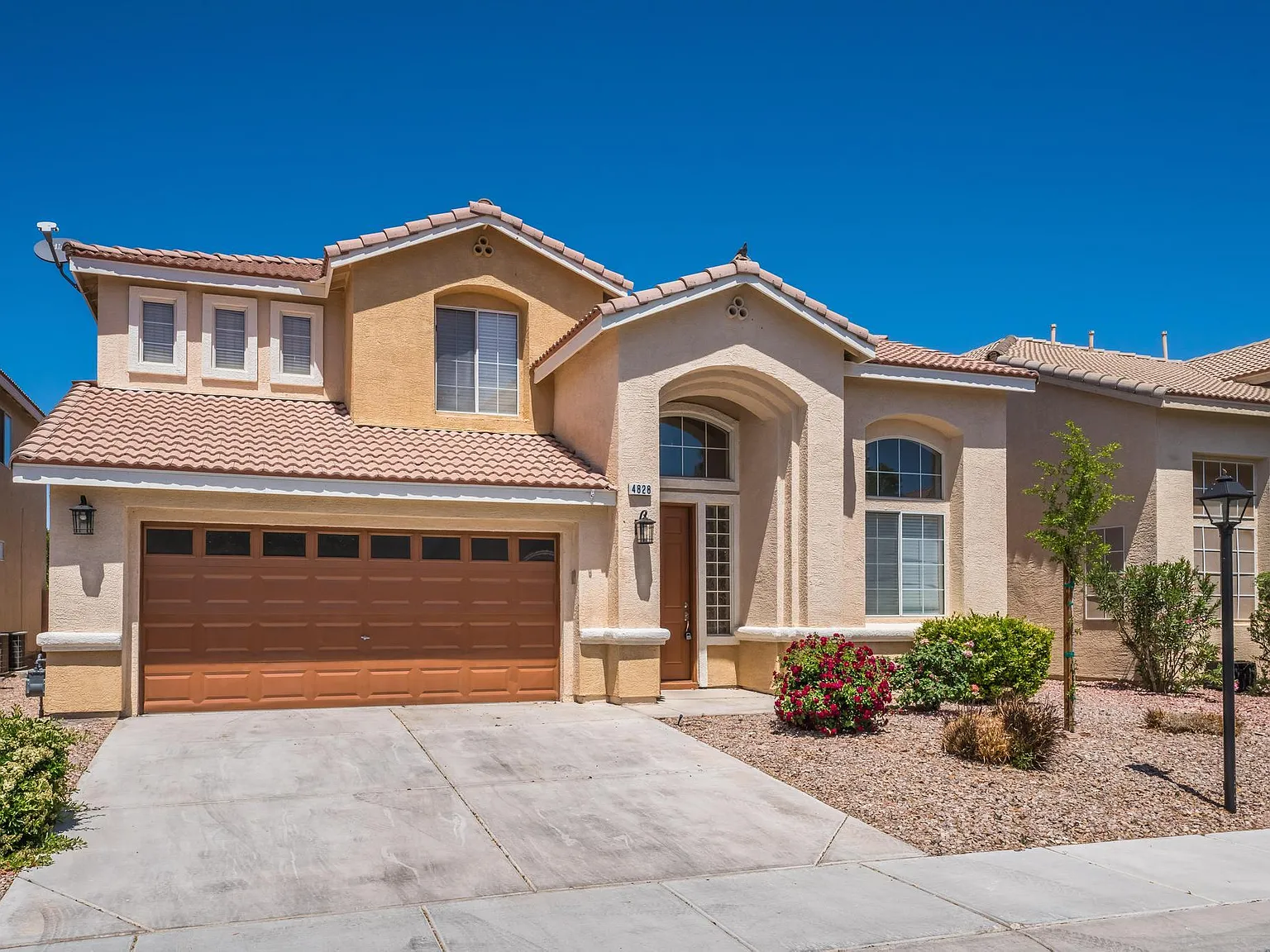 5 bed, 2592 sqft, $2,625 — Photo 2