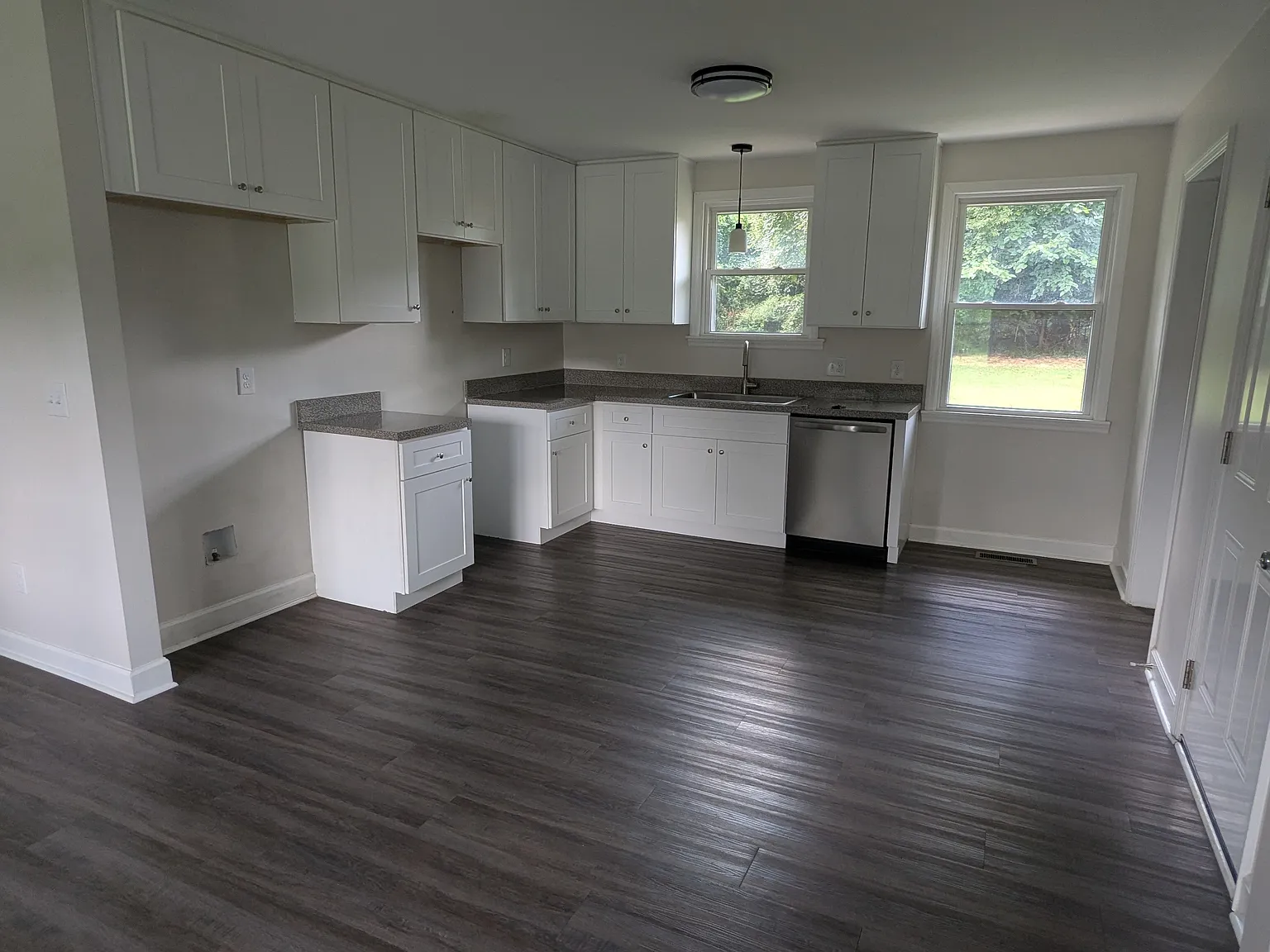 940 Colfax Drive - 1 — Photo 3