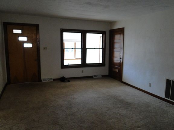 3rd image of 5 E Ashford St