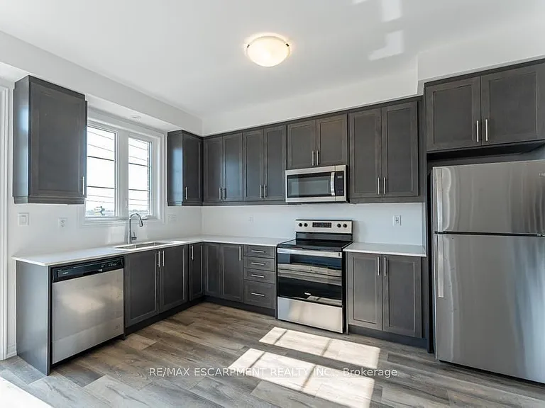 120 Court Dr #29 — Photo 11