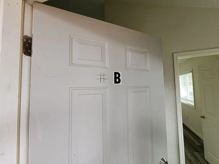 2557 Kenton Ct — Photo 12