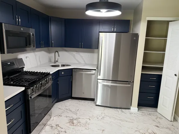 82 Chambord Ct, Hamilton, NJ 08619