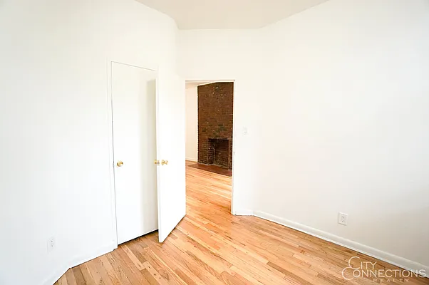 Rented by City Connections Realty | media 6