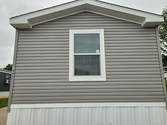 5th image of 1045 Dogwood St #445