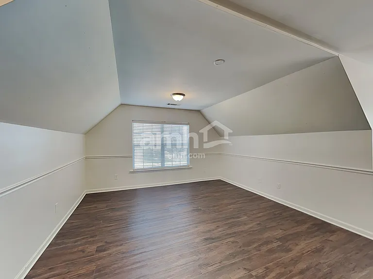 4059 Houldsworth Dr — Photo 9