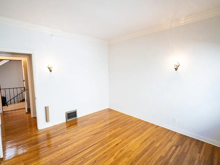 431 N Sycamore Ave #202 — Photo 7
