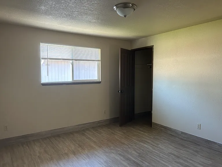 1765 Queen Ave SW — Photo 46