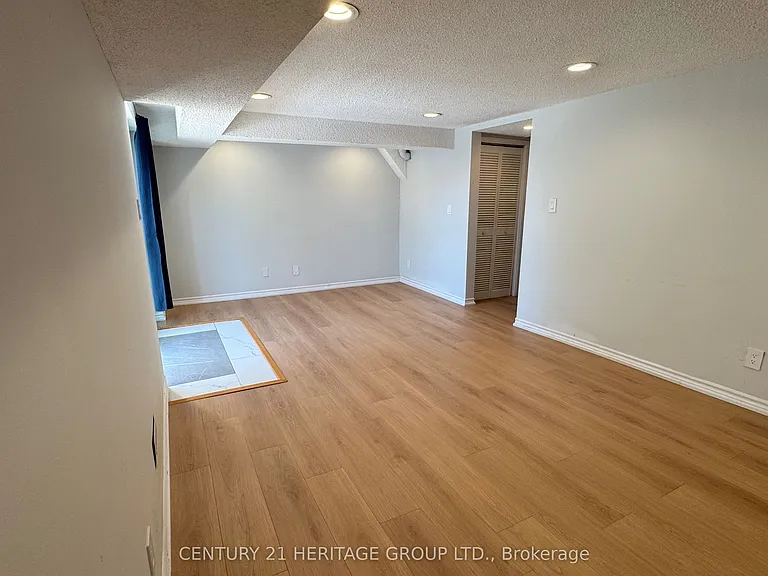 735 Pam Cres #BASEMENT — Photo 3