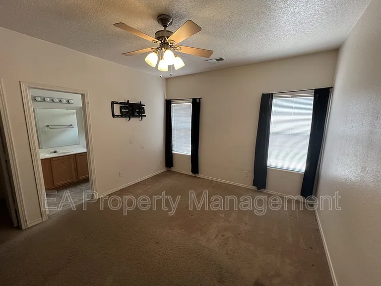 2605 Sarita Ave NW — Photo 9