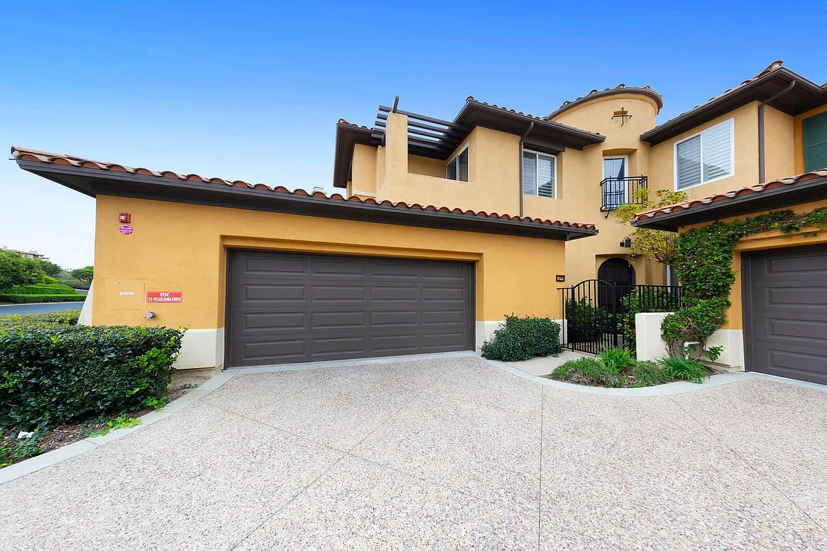 Building Photo - 19 Lucania Dr