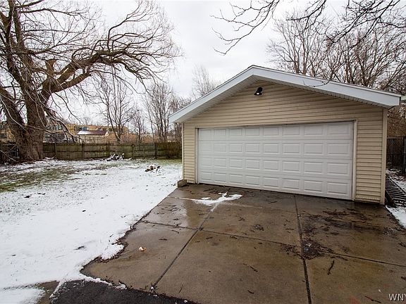 4th image of 393 Beach Rd