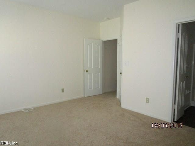 1st image of 467 E Lake Cir