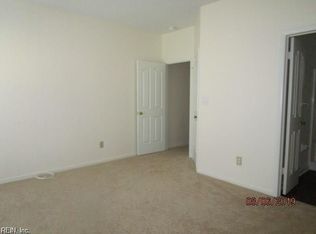 467 E Lake Cir, Chesapeake, VA 23322