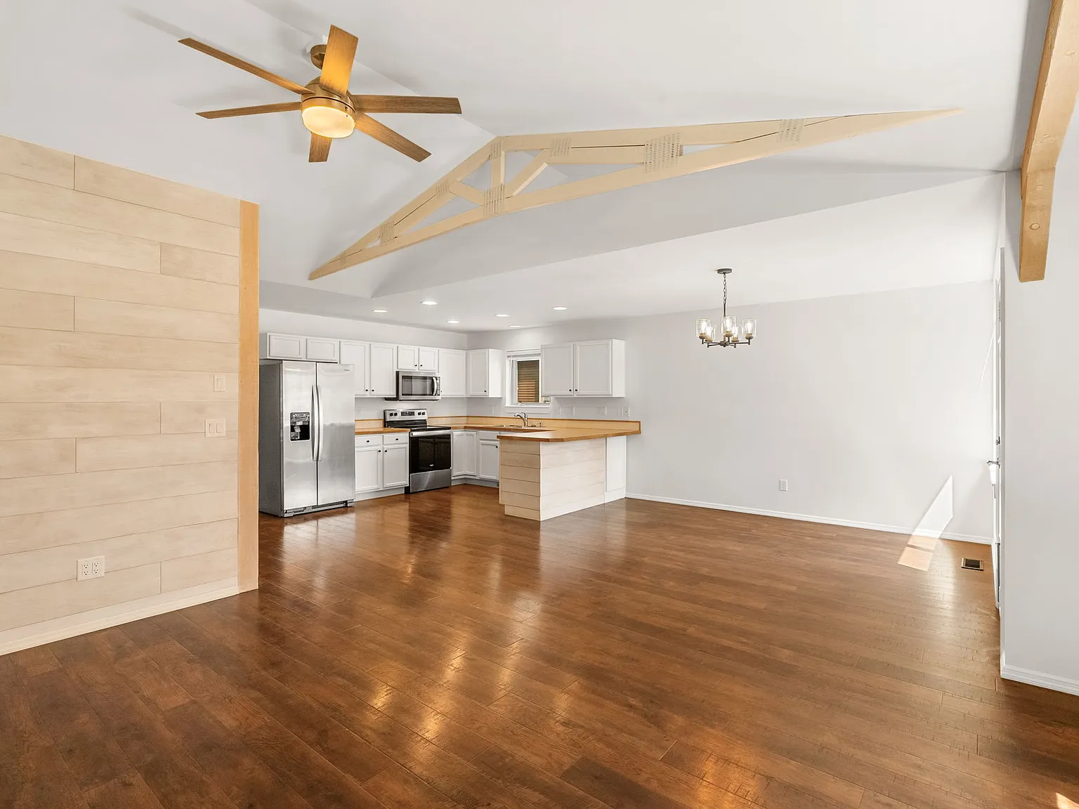 1397 N River Rock Dr — Photo 2