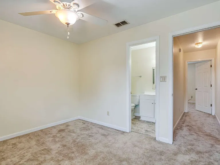840 W Georgia St #B — Photo 35