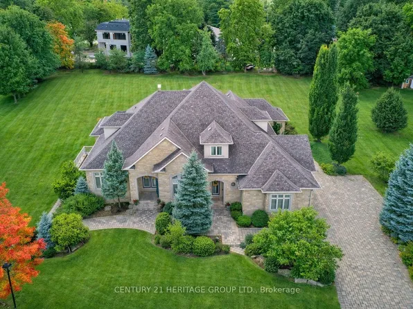 12 Prince Adam Ct, King, ON L7B 1M1