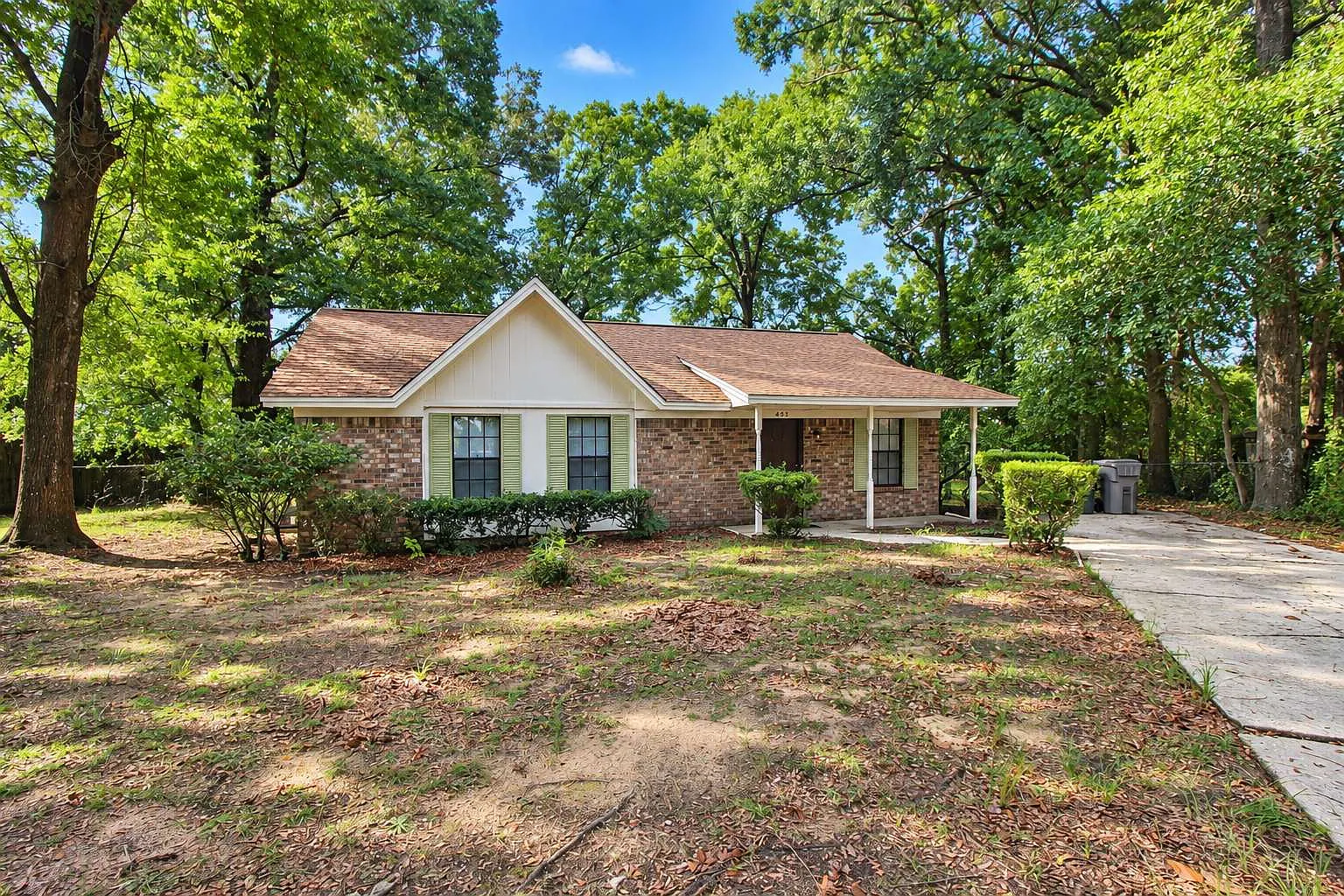 3 bed, 1.5 bath, 1192 sqft, $1,425 — Photo 1